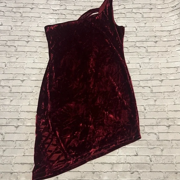 Charlotte Russe Burgundy Asymmetrical Velvet Dress Size Large - Picture 1 of 10